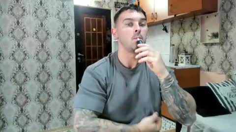 Snapshot of 2sexymuscles chatting on 09-19-25, 08:31 2sexymuscles online show from 09-19-25, 08:31