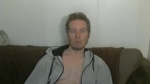 Snapshot of 2small4you83 chatting on 05-05-26, 05:10 2small4you83 online show from 05-05-26, 05:10
