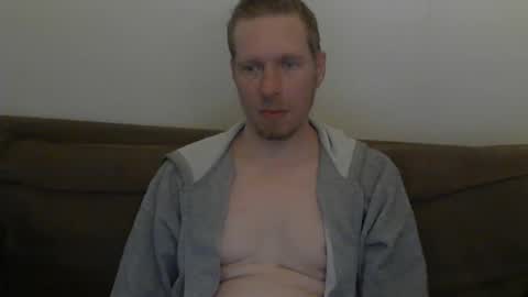 Snapshot of 2small4you83 chatting on 06-09-26, 06:41 2small4you83 online show from 06-09-26, 06:41