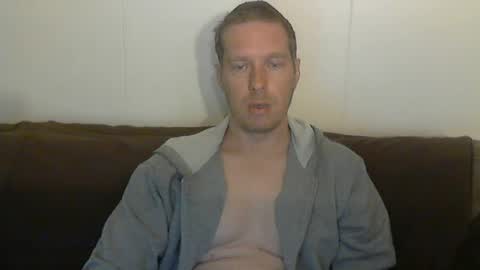 Snapshot of 2small4you83 chatting on 06-20-26, 06:22 2small4you83 online show from 06-20-26, 06:22