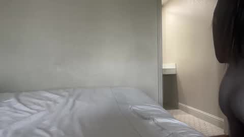 GamerBaddieLux online show from 11-14-25, 08:29