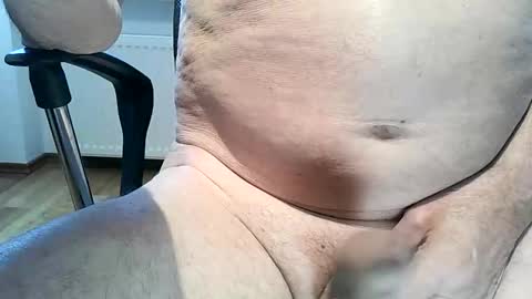 Snapshot of 35cam chatting on 10-29-25, 09:33 35cam online show from 10-29-25, 09:33