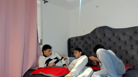 Guy 1  Guy 2  Guy 3. online show from 11-20-25, 08:19