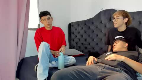 Guy 1  Guy 2  Guy 3. online show from 11-21-25, 08:07