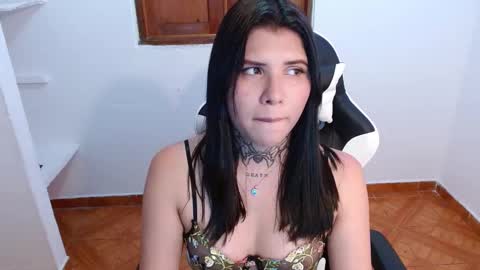 erika online show from 02-11-25, 11:44