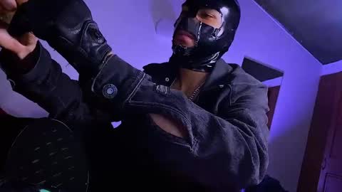 E V I L online show from 05-18-26, 04:07