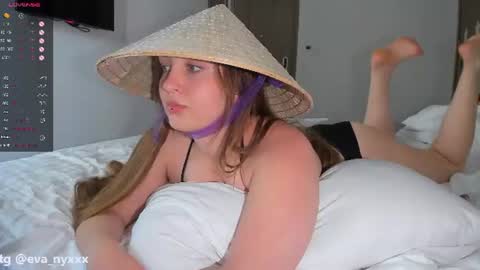 Snapshot of 3va_nyx chatting on 06-12-26, 05:06 Eva online show from 06-12-26, 05:06