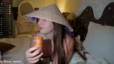Snapshot of 3va_nyx chatting on 06-16-26, 07:16 Eva online show from 06-16-26, 07:16