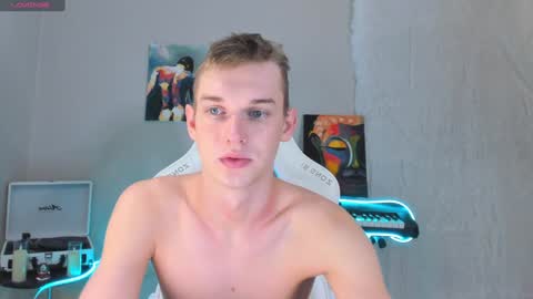 Snapshot of 4ever_dude chatting on 01-29-25, 04:47 Andrew online show from 01-29-25, 04:47