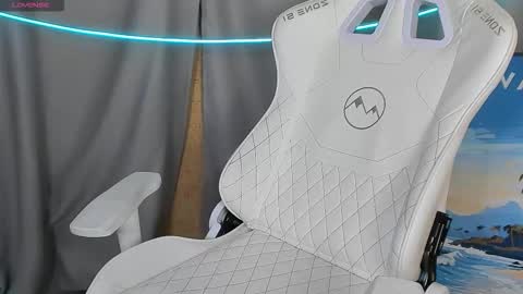 Snapshot of 4ever_dude chatting on 11-05-25, 06:24 Andrew online show from 11-05-25, 06:24