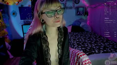 Snapshot of 4kfucktoy chatting on 09-24-25, 01:58 Mo online show from 09-24-25, 01:58