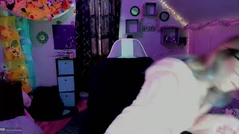 Snapshot of 4kfucktoy chatting on 10-27-25, 02:32 Mo online show from 10-27-25, 02:32