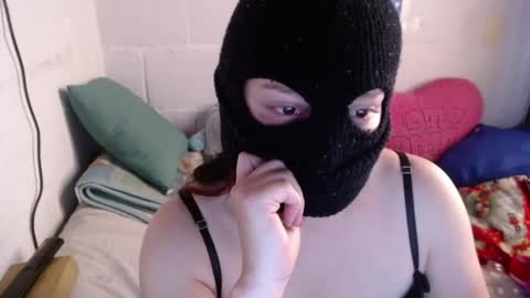 Snapshot of 666maskgirl chatting on 02-04-25, 04:18 SHANNON online show from 02-04-25, 04:18