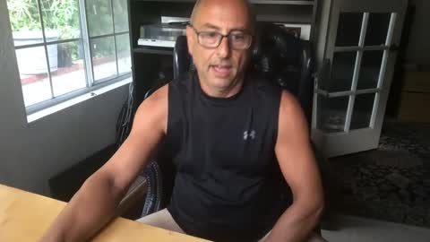 daddy vegas  for single women and couples here online show from 09-13-25, 01:05