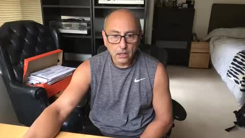 daddy vegas  for single women and couples here online show from 04-03-26, 06:17