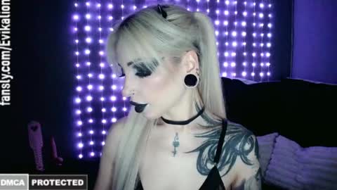 Eva online show from 04-18-26, 01:31