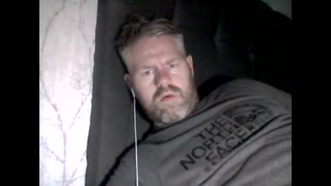 Snapshot of 81jonnyx chatting on 12-15-24, 02:27 81jonnyx online show from 12-15-24, 02:27