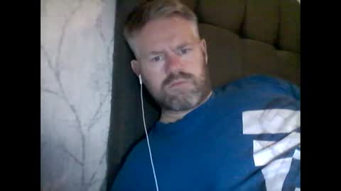 Snapshot of 81jonnyx chatting on 12-20-24, 02:38 81jonnyx online show from 12-20-24, 02:38