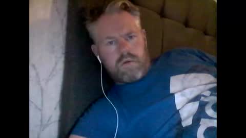 Snapshot of 81jonnyx chatting on 12-31-24, 03:31 81jonnyx online show from 12-31-24, 03:31