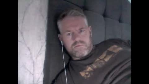 Snapshot of 81jonnyx chatting on 10-11-25, 11:42 81jonnyx online show from 10-11-25, 11:42