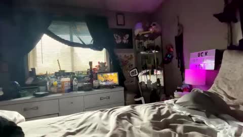 That girl online show from 01-13-26, 06:57