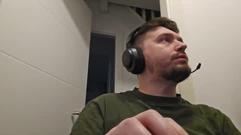 8inchdude93 online show from 06-26-26, 07:46