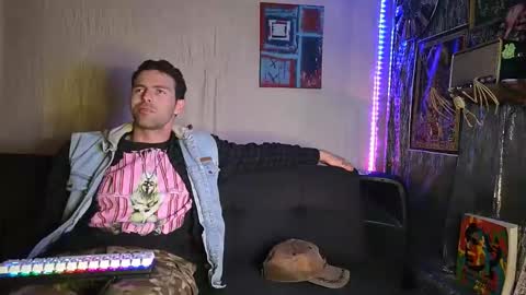 Snapshot of 8inspyder chatting on 12-04-25, 03:16 EvelDicknievel1 online show from 12-04-25, 03:16