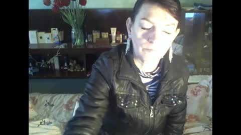 Snapshot of 8mistress8 chatting on 04-27-26, 07:06 8MISTRESS8 online show from 04-27-26, 07:06