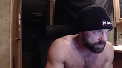 Snapshot of 9fat_inches chatting on 01-31-25, 12:28 9 fat inches online show from 01-31-25, 12:28