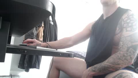 Snapshot of 9inchbulll chatting on 12-29-24, 04:40 9inchbulll online show from 12-29-24, 04:40