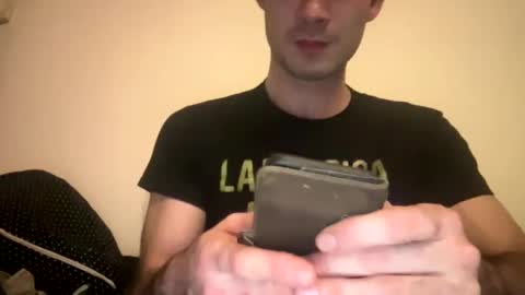 Snapshot of 9thislandd chatting on 01-08-25, 04:44 9thislandd online show from 01-08-25, 04:44