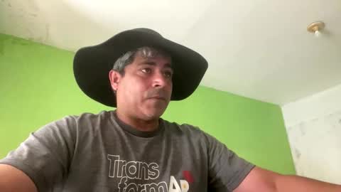 Snapshot of 9vinhocamshow chatting on 10-23-25, 11:20 9vinhocamshow online show from 10-23-25, 11:20