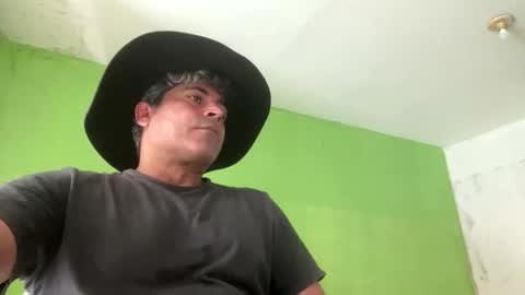 Snapshot of 9vinhocamshow chatting on 10-24-25, 10:55 9vinhocamshow online show from 10-24-25, 10:55