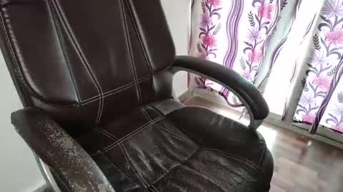 _aleena_ online show from 10-25-25, 05:15