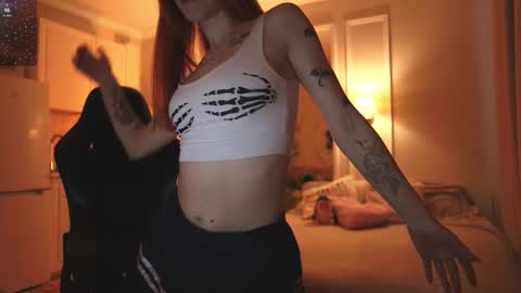 Snapshot of _alice_meyss_ chatting on 11-26-25, 09:43 _alice_meyss_ online show from 11-26-25, 09:43