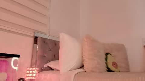 Snapshot of _alissonrose chatting on 07-25-26, 05:10 Karo online show from 07-25-26, 05:10