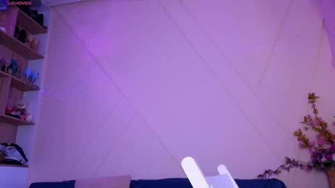 Mia online show from 10-06-25, 02:14