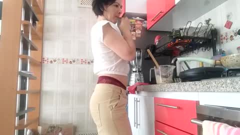 Snapshot of _antomouth_paradise chatting on 12-21-24, 02:15 antonia online show from 12-21-24, 02:15