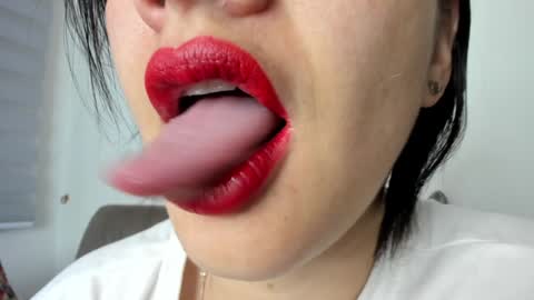 Snapshot of _antomouth_paradise chatting on 12-24-24, 10:22 antonia online show from 12-24-24, 10:22