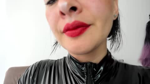 Snapshot of _antomouth_paradise chatting on 12-26-24, 04:58 antonia online show from 12-26-24, 04:58