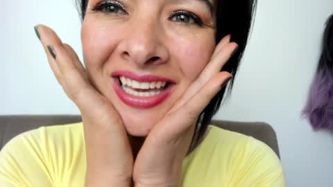 Snapshot of _antomouth_paradise chatting on 01-01-25, 12:21 antonia online show from 01-01-25, 12:21