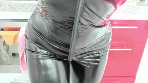 Snapshot of _antomouth_paradise chatting on 02-07-25, 03:41 antonia online show from 02-07-25, 03:41