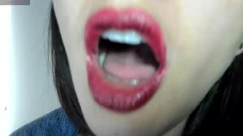 Snapshot of _antomouth_paradise chatting on 10-15-25, 02:17 antonia online show from 10-15-25, 02:17