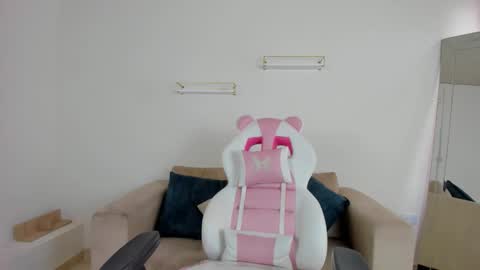    online show from 12-02-25, 12:21