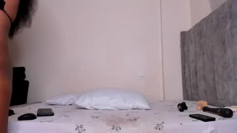 Snapshot of _ariah chatting on 06-27-26, 04:39 Ariah independent model online show from 06-27-26, 04:39