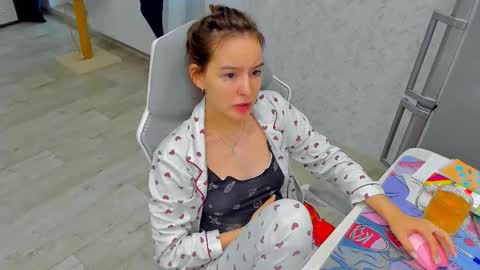 Arina online show from 11-11-25, 11:43