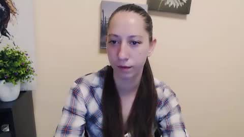 Snapshot of _astraia_ chatting on 06-10-26, 06:45 _astraia_ online show from 06-10-26, 06:45