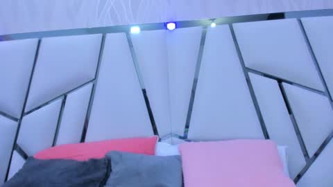 Aura online show from 02-07-25, 03:12