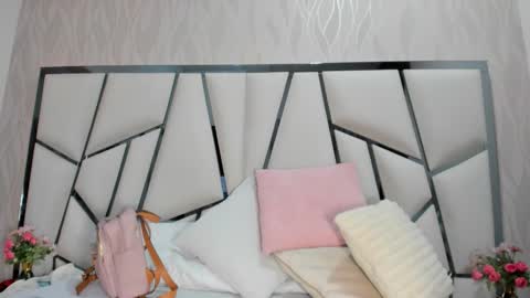 Aura online show from 10-25-25, 03:14