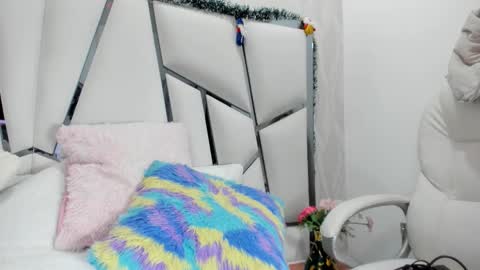 Aura online show from 11-22-25, 03:16